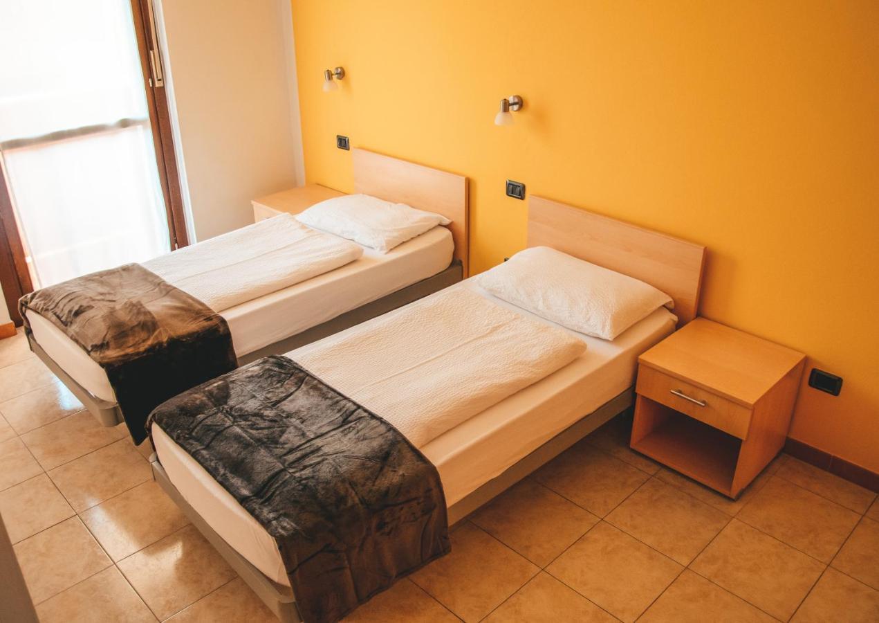 Residence La Meridiana - Apartment 04 Peschiera del Garda Esterno foto